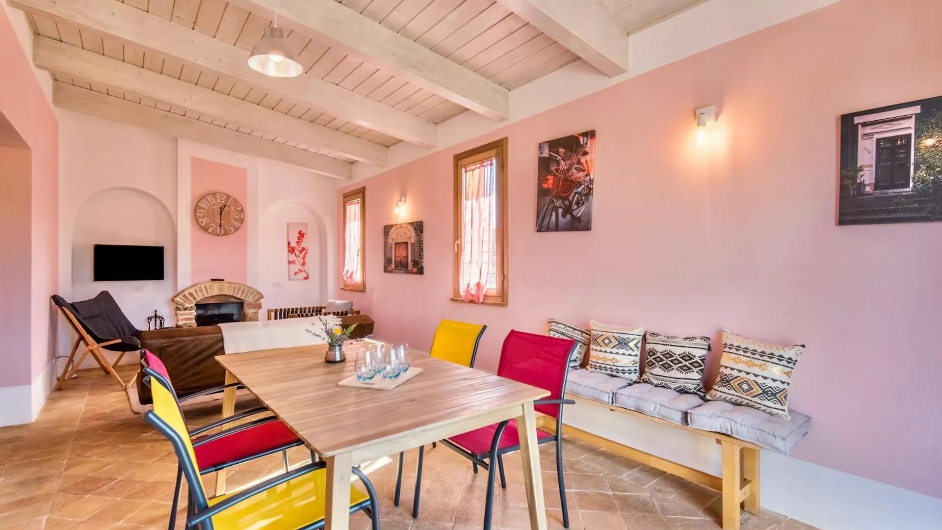 Isa-Chalet With Common Swimming-Pool Surrounded By Tuscan Nature Трекуанда 0*,  Италия
