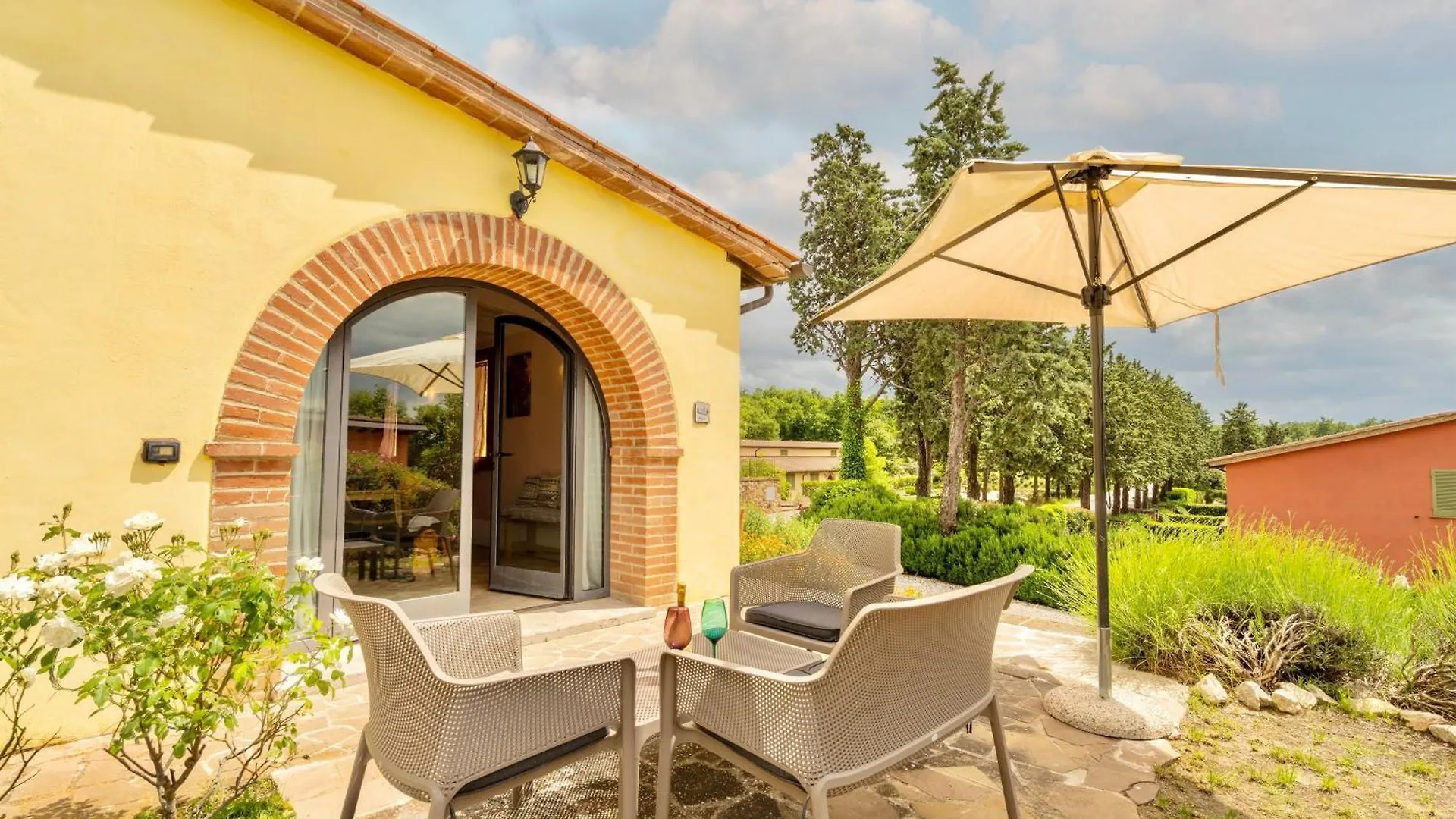 Isa-Chalet With Common Swimming-Pool Surrounded By Tuscan Nature Трекуанда
